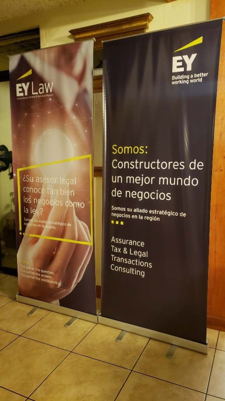 Roll Ups Publicitarios Autoenrollables